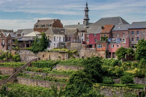 hangende tuinen thuin|Het middeleeuwse stadje Thuin